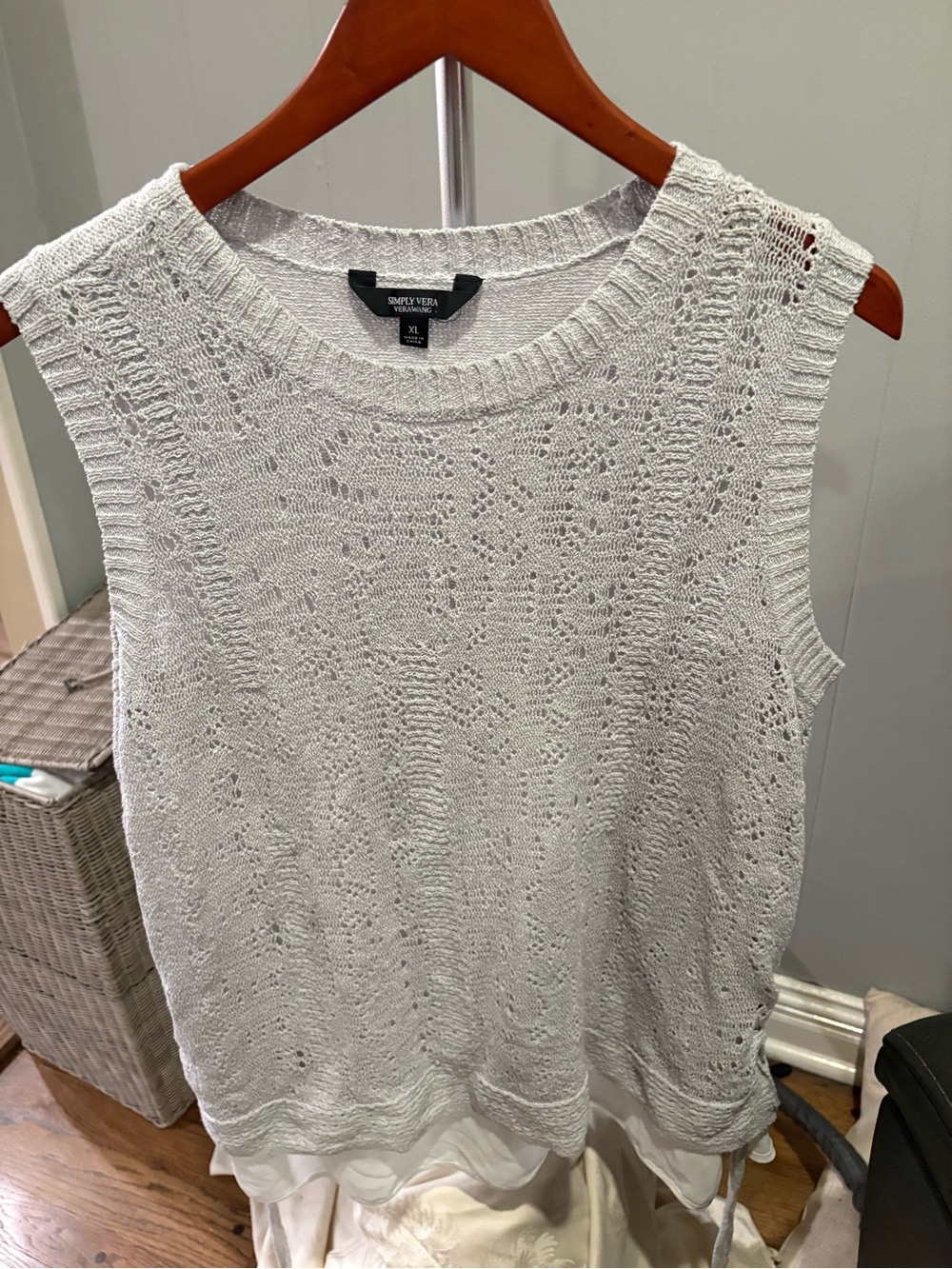 Simply Vera Vera Wang Sleeveless Knit Tank Top in Light Gray w/ white liner